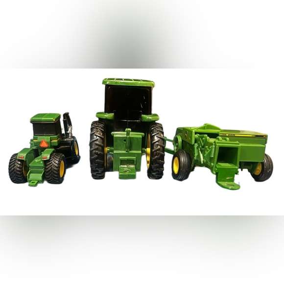 John Deere Toy Small Tractor Set - Picture 6 of 11